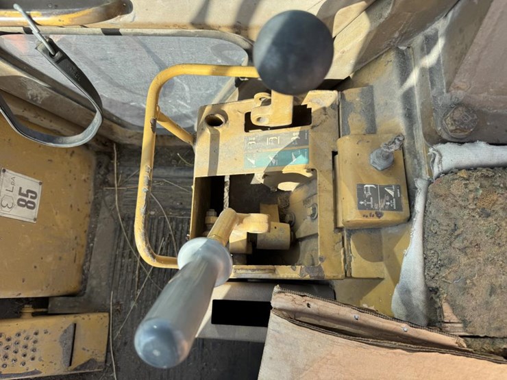 caterpillar-953-image-44