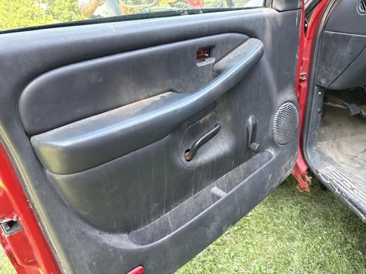 2001-chevrolet-3500-image-28
