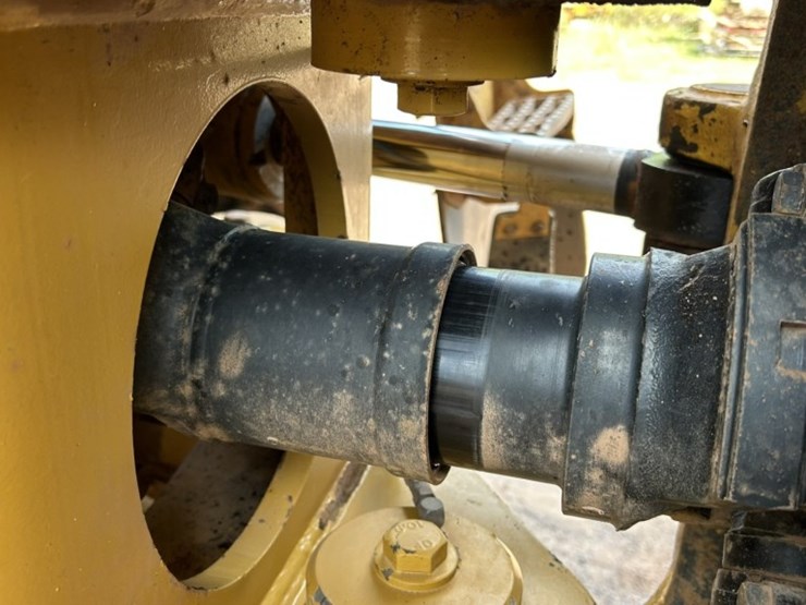 caterpillar-745-image-46