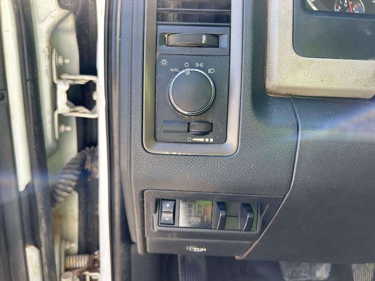 2012-dodge-ram-5500-image-15