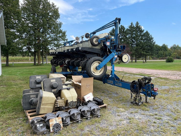 kinze-2300-image-38