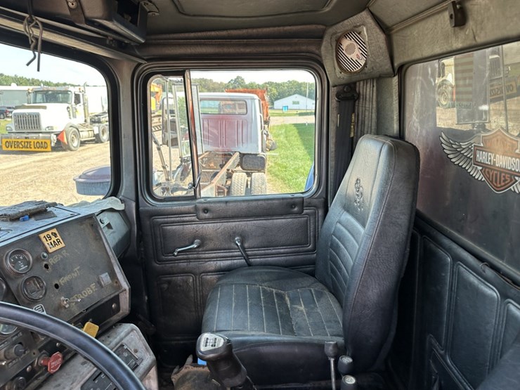 1997-mack-dm690s-image-44