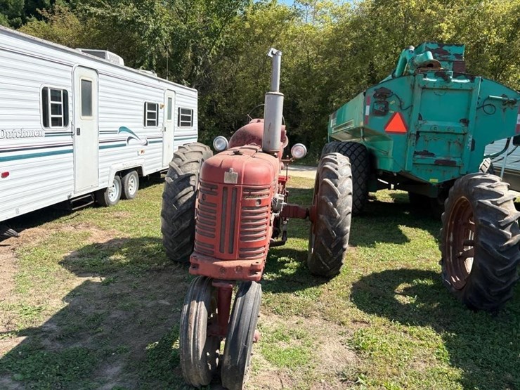 farmall-350-lp-gas-row-crop-tractor-image-2