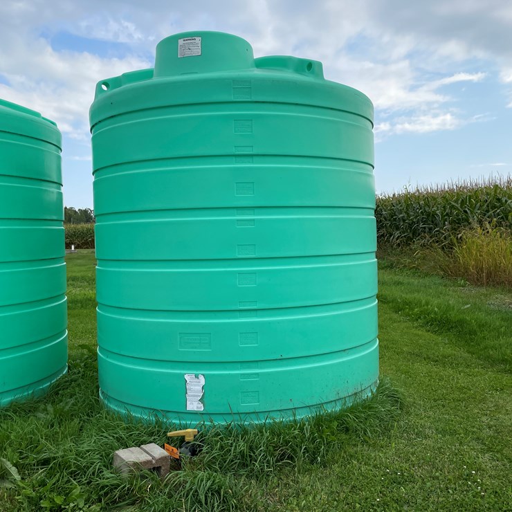 #7112 • Enduraplas 2500 Gal Poly Liquid Tank