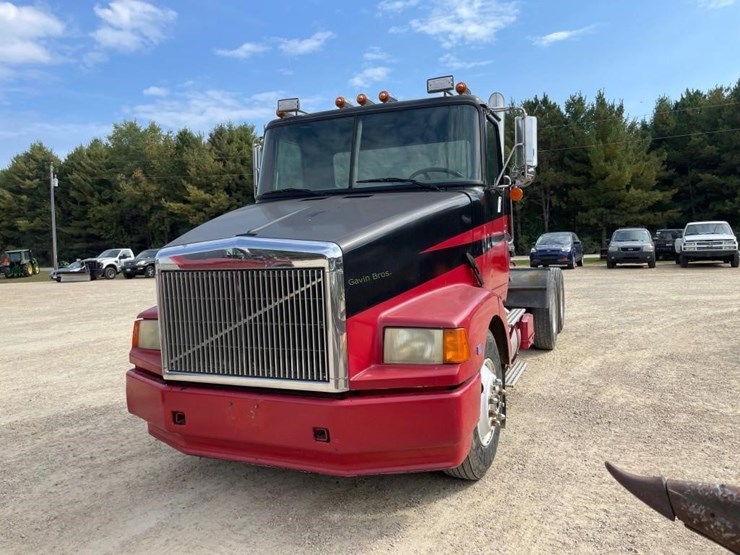 1989-white-gmc-volvo-semi-image-1