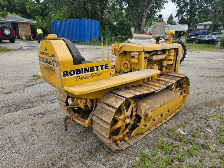 2015-caterpillar-d2-image-5