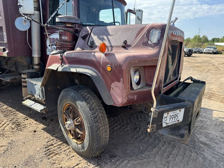 1997-mack-dm690s-image-17