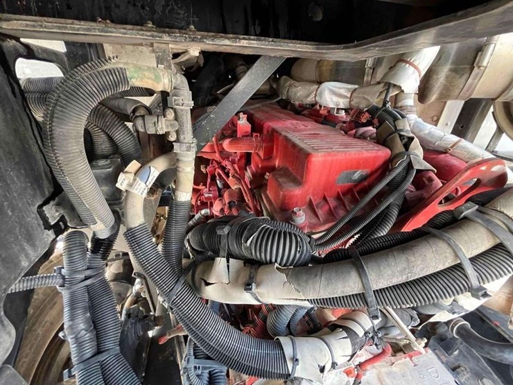 2014-peterbilt-320-image-24
