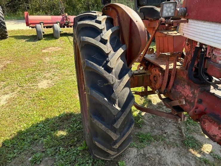 farmall-460-tractor-image-6
