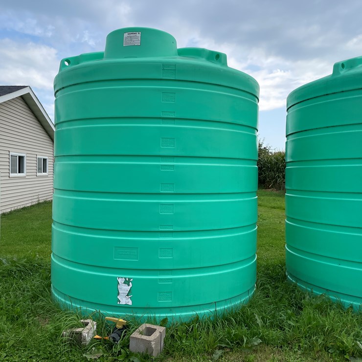 #7113 • Enduraplas 2500 Gal Poly Liquid Tank