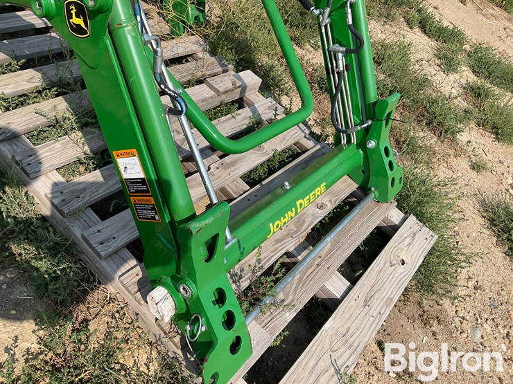 2020-john-deere-220r-image-12