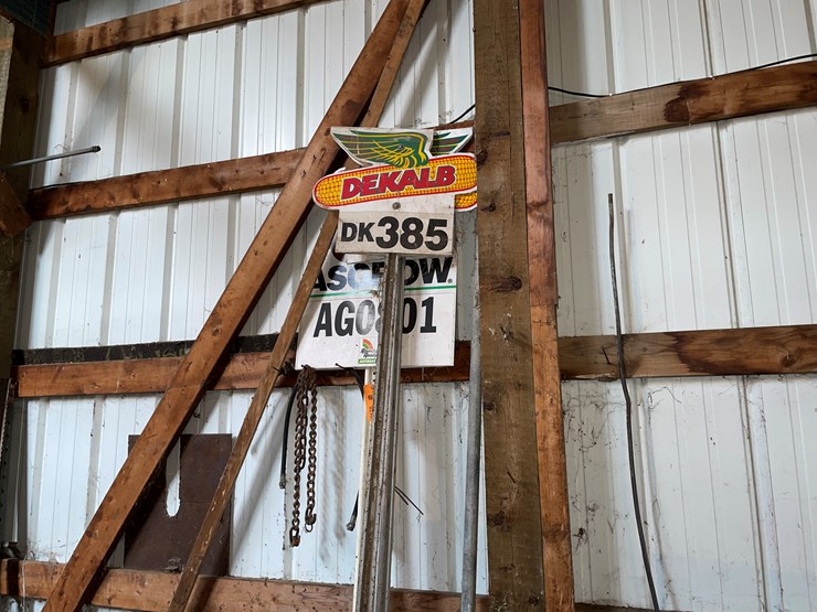 #7178-•-variety-of-signs-image-1
