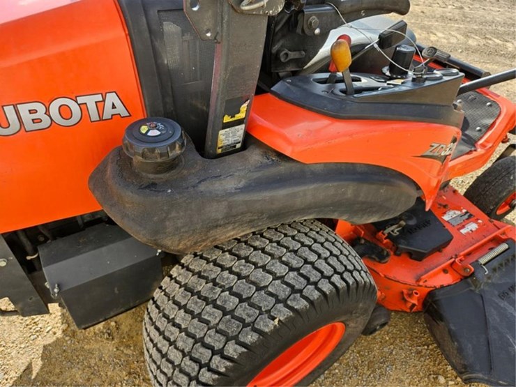 kubota-zd326-image-11