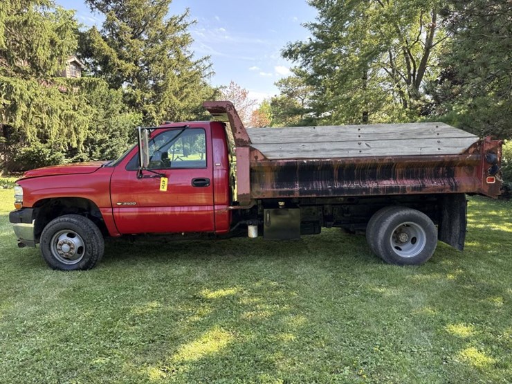 2001-chevrolet-3500-image-2