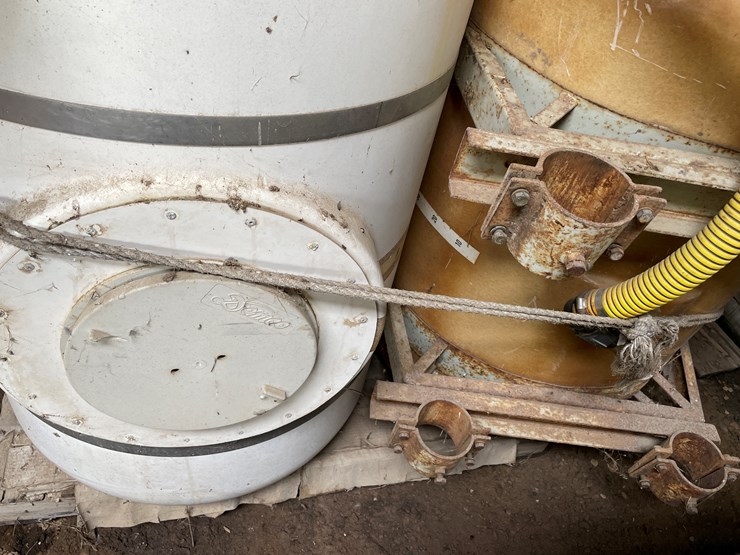#7166-•-(2)-liquid-saddle-tanks-image-13