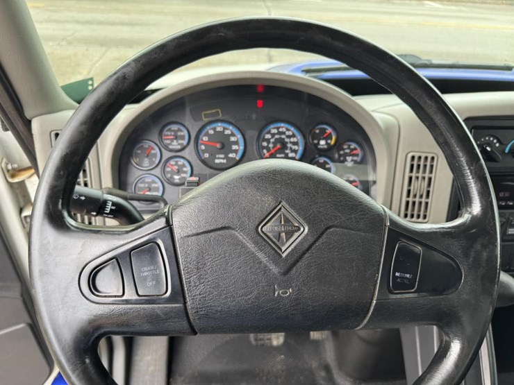 2017-international-durastar-4300-image-47