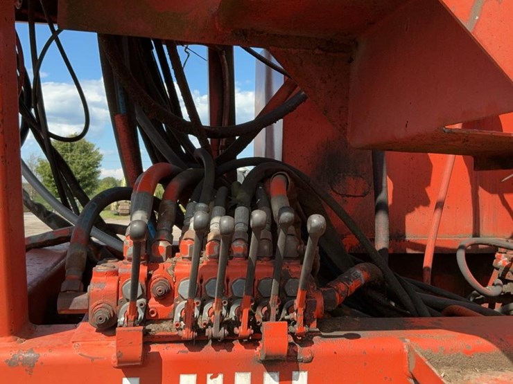 john-deere-12-image-24
