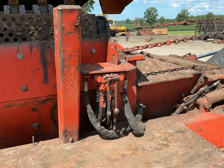 john-deere-12-image-65