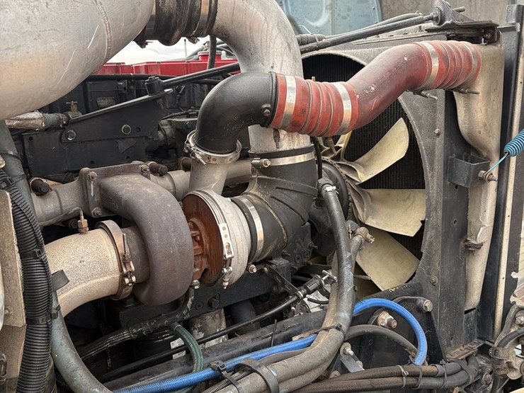 2004-peterbilt-379-image-37