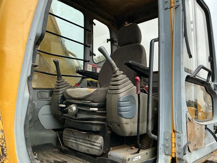deere-200-lc-image-51