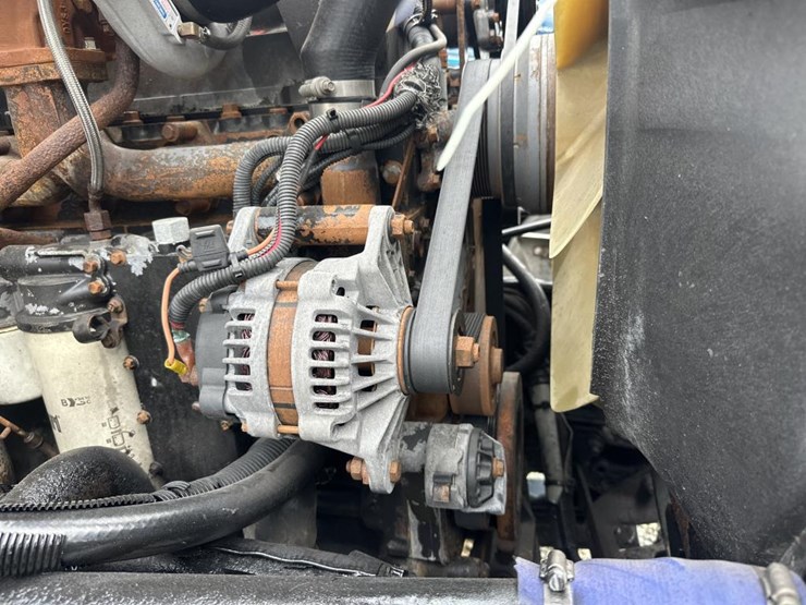 2004-peterbilt-330-image-42