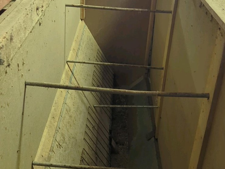 smidley-livestock-feeder-10'7"x5'x7'-image-10