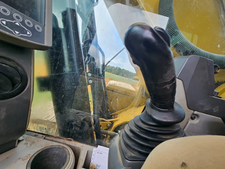 2017-caterpillar-336f-image-61