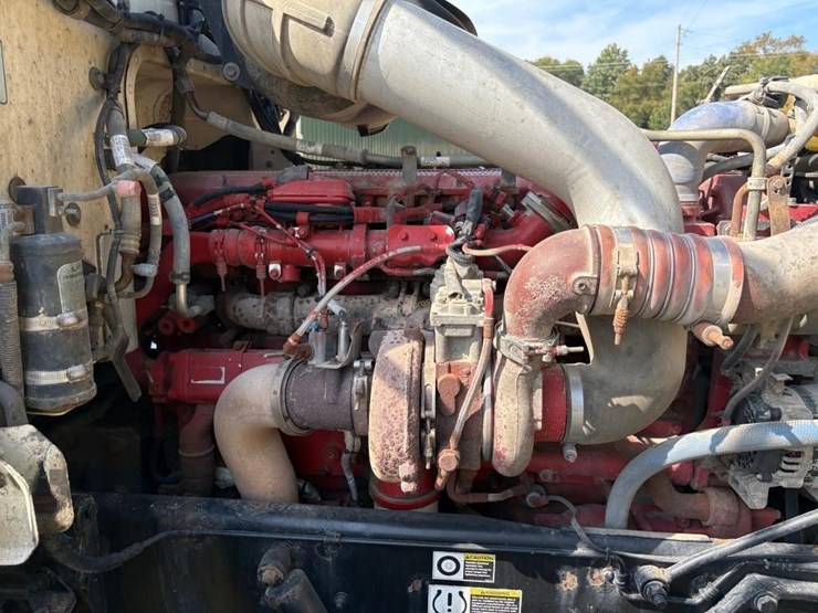 2013-peterbilt-579-image-21