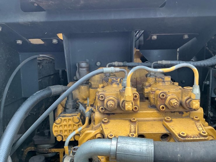deere-200-lc-image-49