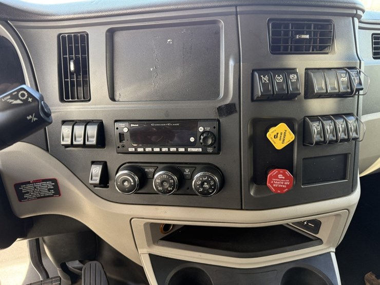 2022-peterbilt-579-image-49
