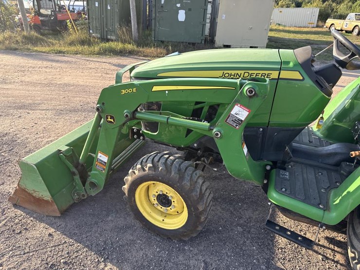 john-deere-3032e-image-10