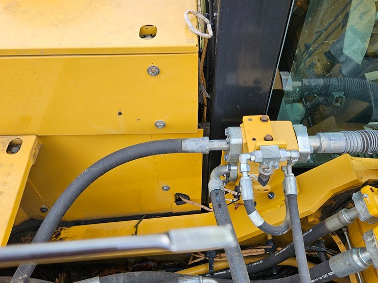 2017-caterpillar-336f-image-42