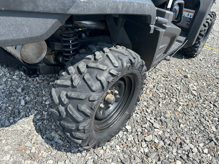 2021-john-deere-gator-image-10