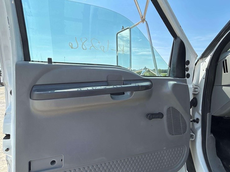 2007-ford-f750-image-16