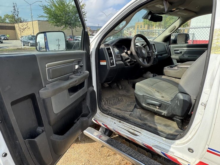2017-ram-5500-slt-image-46
