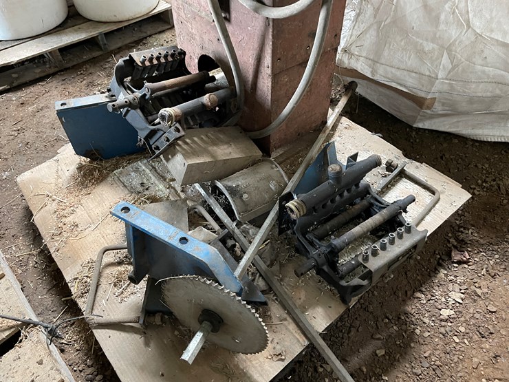 #7153-•-vintage-electric-motor-with-grinder-wheel-image-2