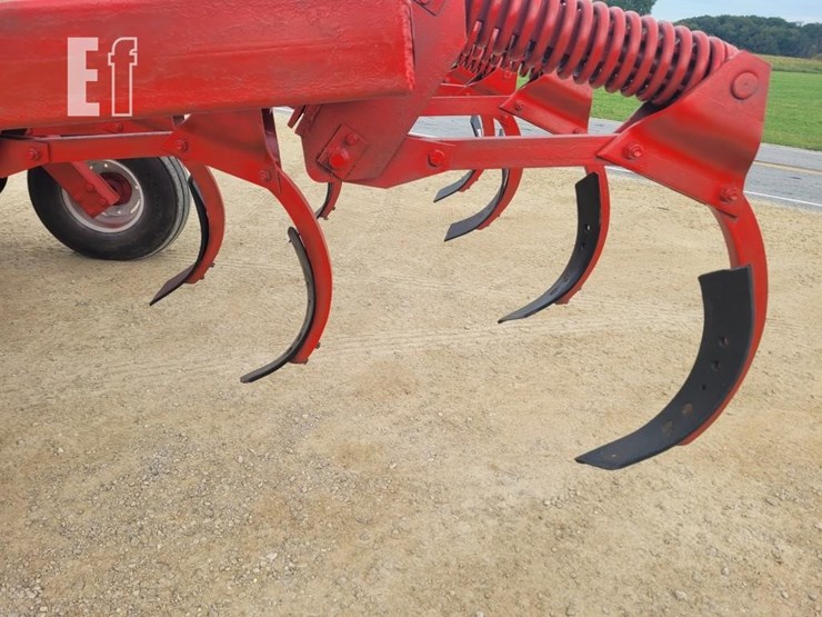 kuhn-krause-chisel-plow-8163-image-7