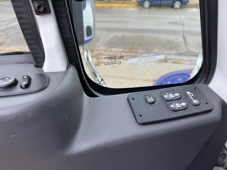 2017-international-durastar-4300-image-37