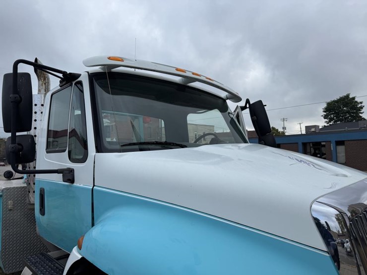 2004-international-durastar-4400-image-12
