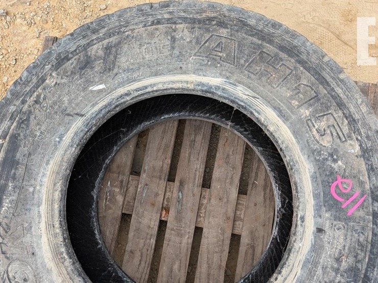 semi-tire-image-3