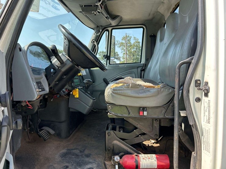 2005-international-durastar-4300-image-10