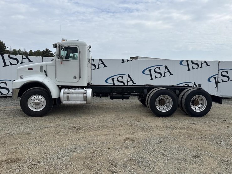 2004-peterbilt-330-image-2