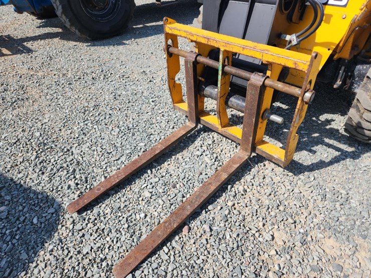 jcb-520-50-image-9