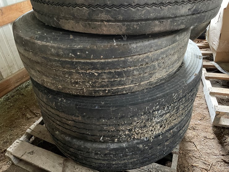 #7149-•-pallet-of-tires-and-inner-tube-image-11