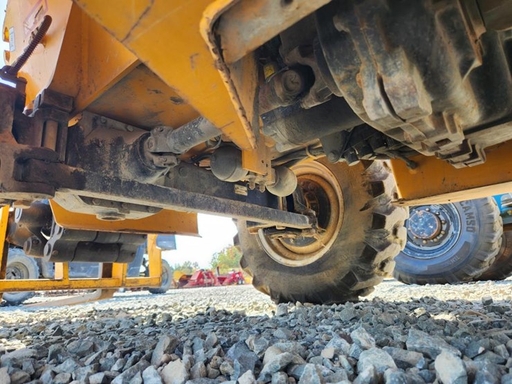 jcb-520-50-image-22