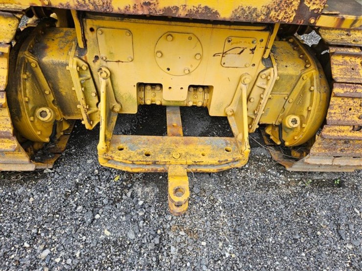 2013-caterpillar-d6-image-14