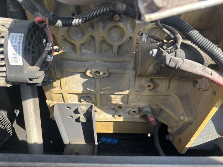 2016-caterpillar-c2.2-image-9