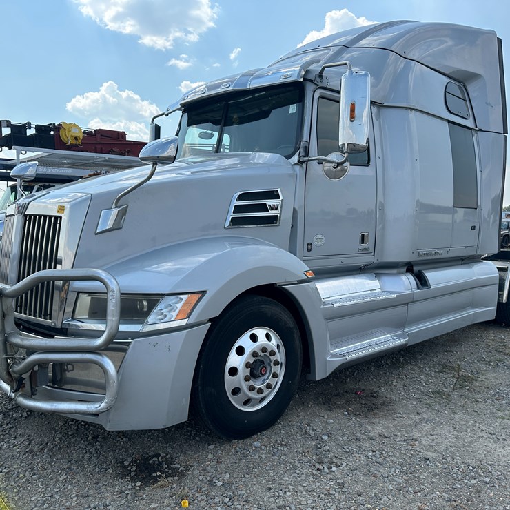 2018 WESTERN STAR 5700