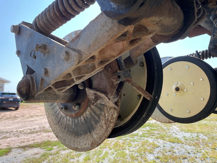 kinze-2300-image-19