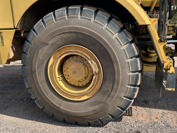 caterpillar-745-image-111